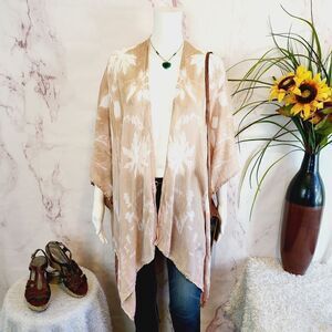 Vince Camuto beautiful one size floral kimono